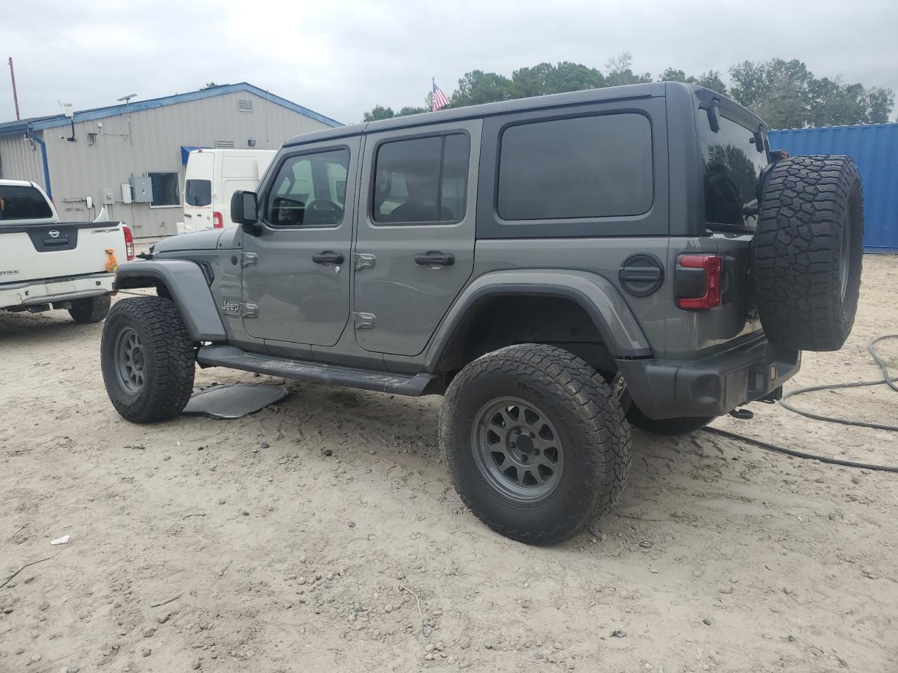 Jeep Wrangler Sahara Image 2