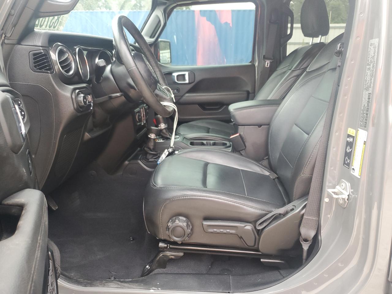 Jeep Wrangler Sahara Image 9