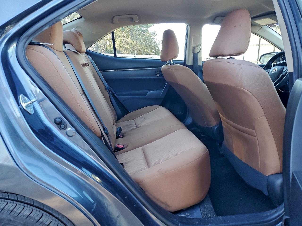 Toyota Corolla L Image 2