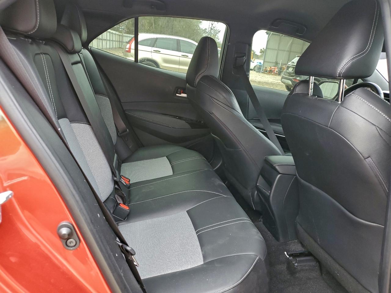 Toyota Corolla Xse Image 10