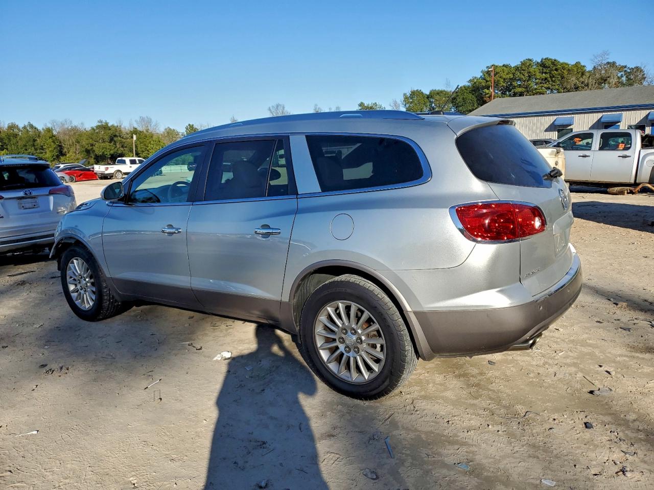 Buick Enclave Image 2