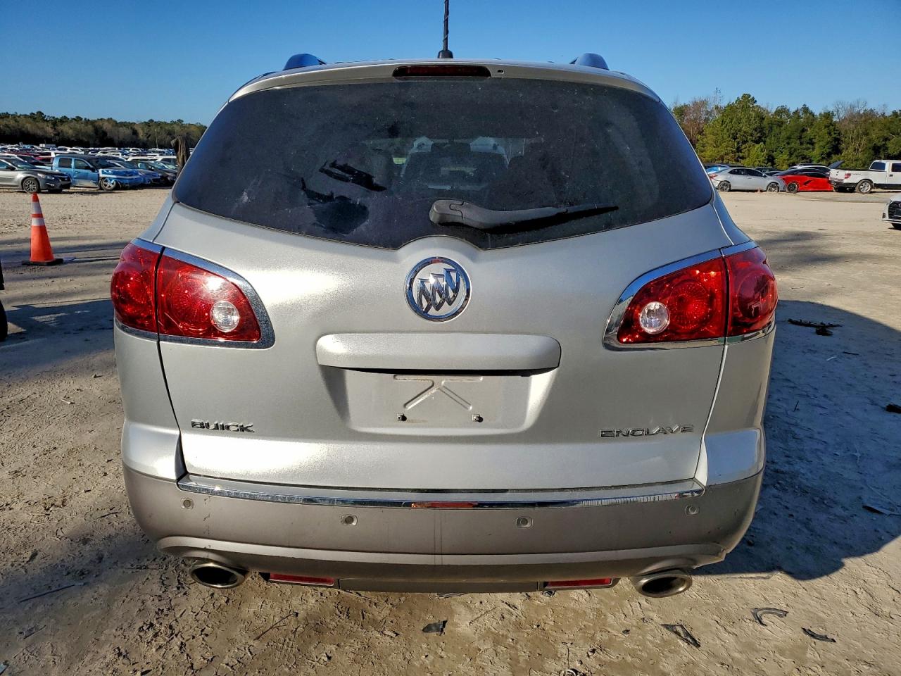 Buick Enclave Image 3