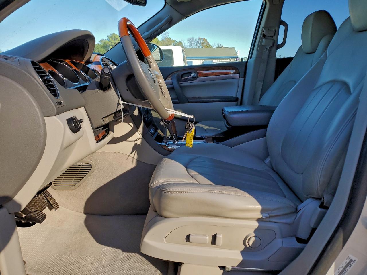 Buick Enclave Image 14