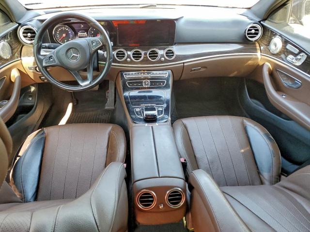 Mercedes-Benz E-Class 300 Image 11