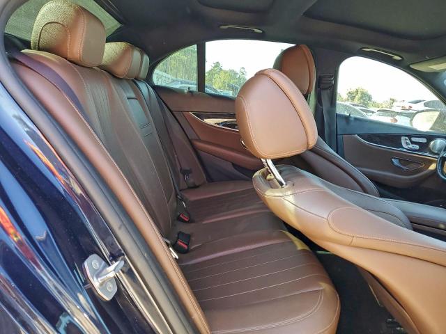 Mercedes-Benz E-Class 300 Image 12