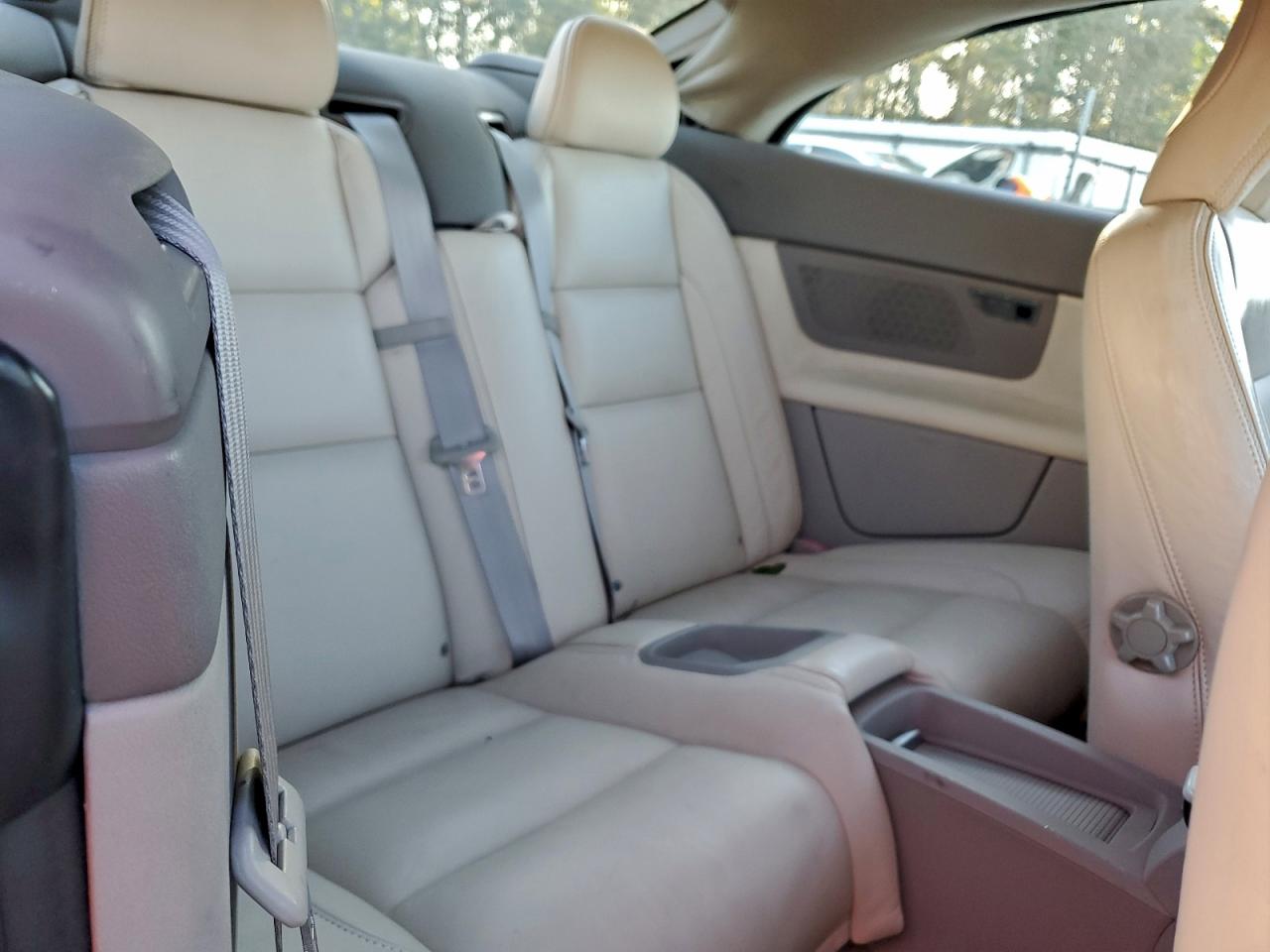 Volvo C70 T5 Image 12