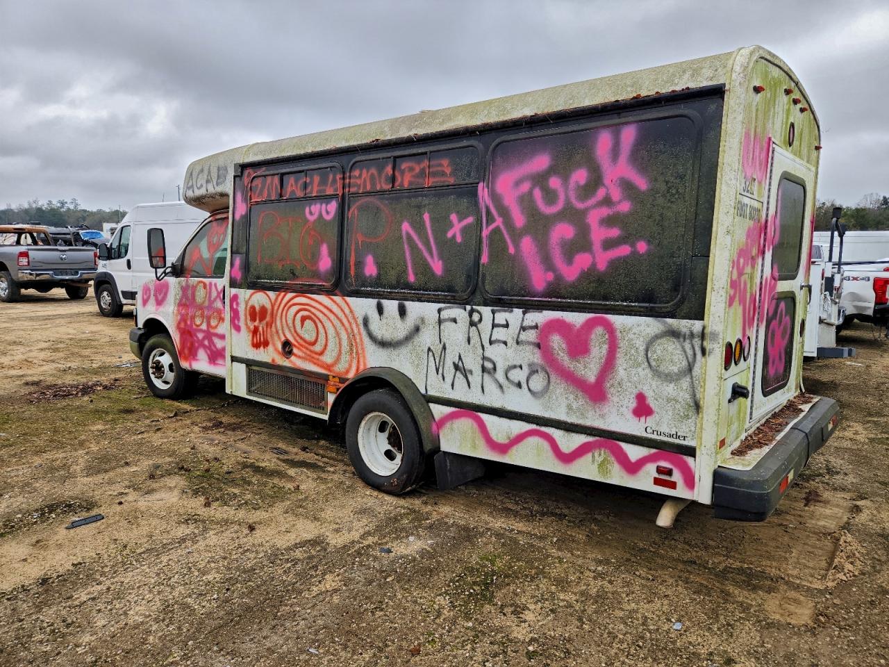 Chevrolet Express Image 4