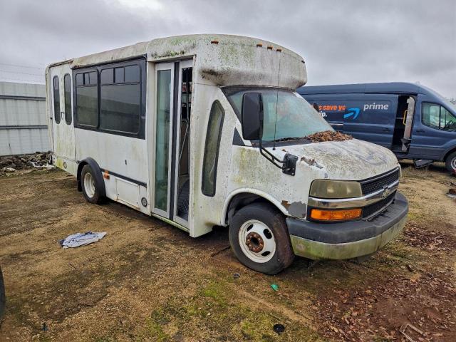 Chevrolet Express Image 12