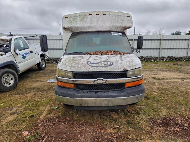 Chevrolet Express Image 7