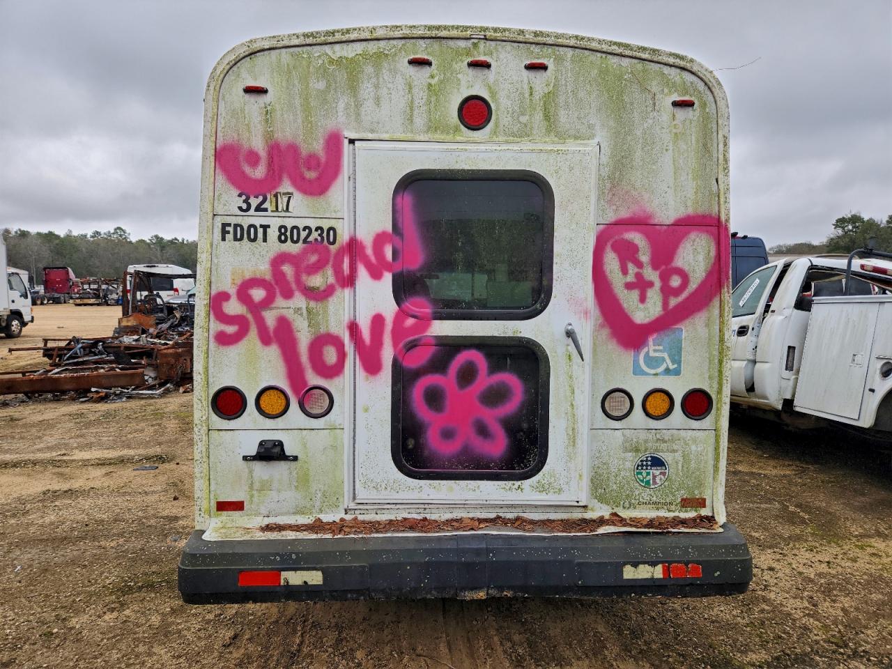 Chevrolet Express Image 13