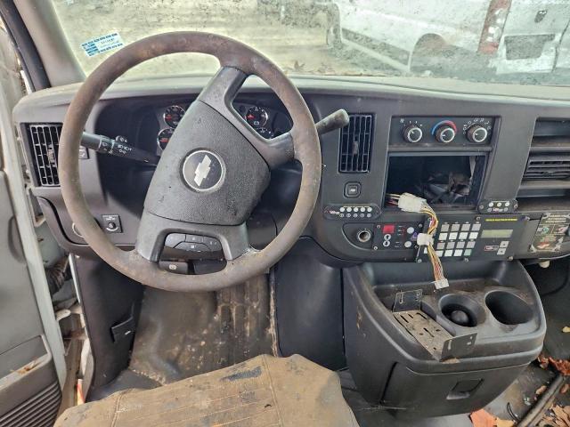 Chevrolet Express Image 5
