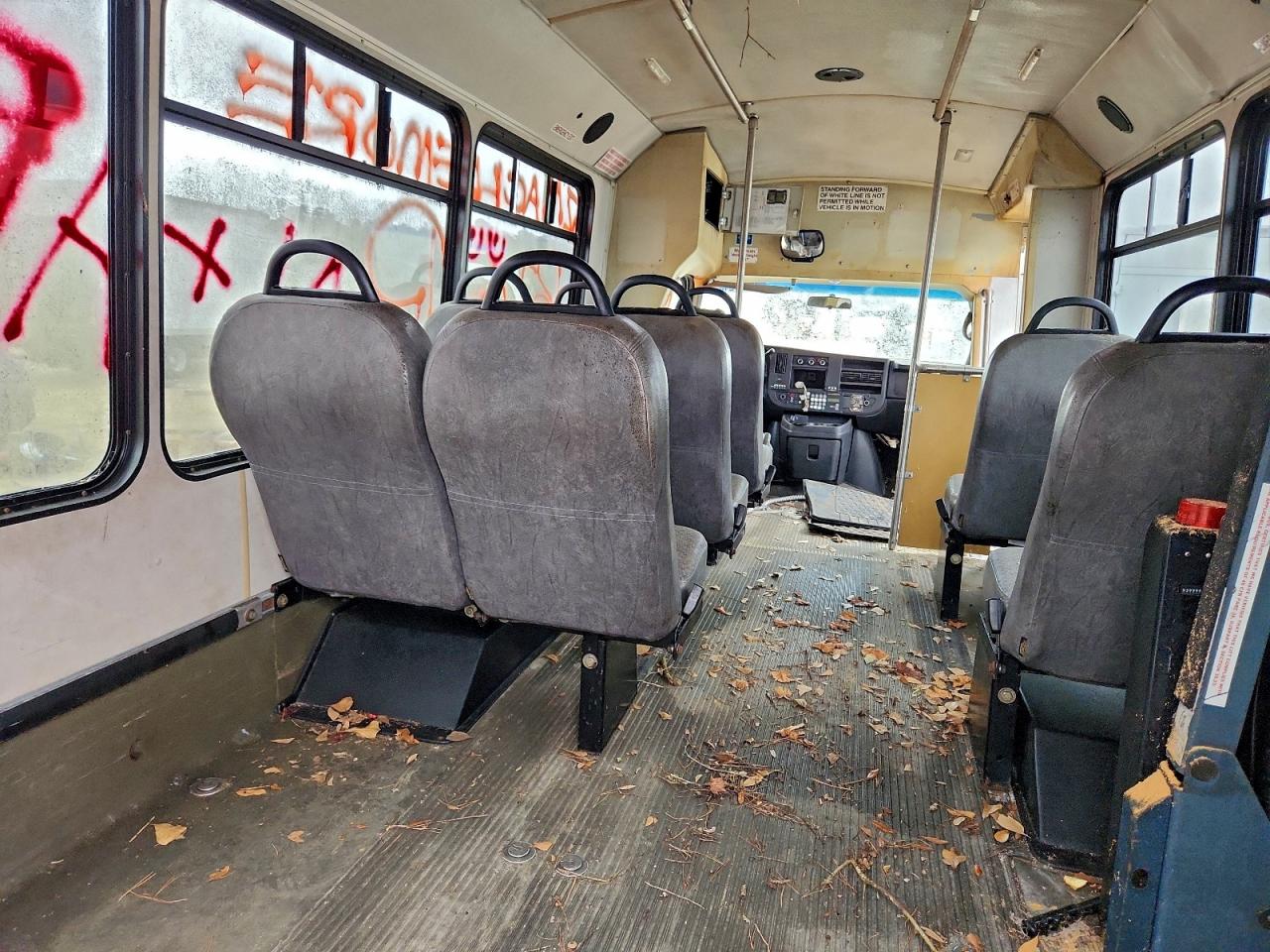 Chevrolet Express Image 11