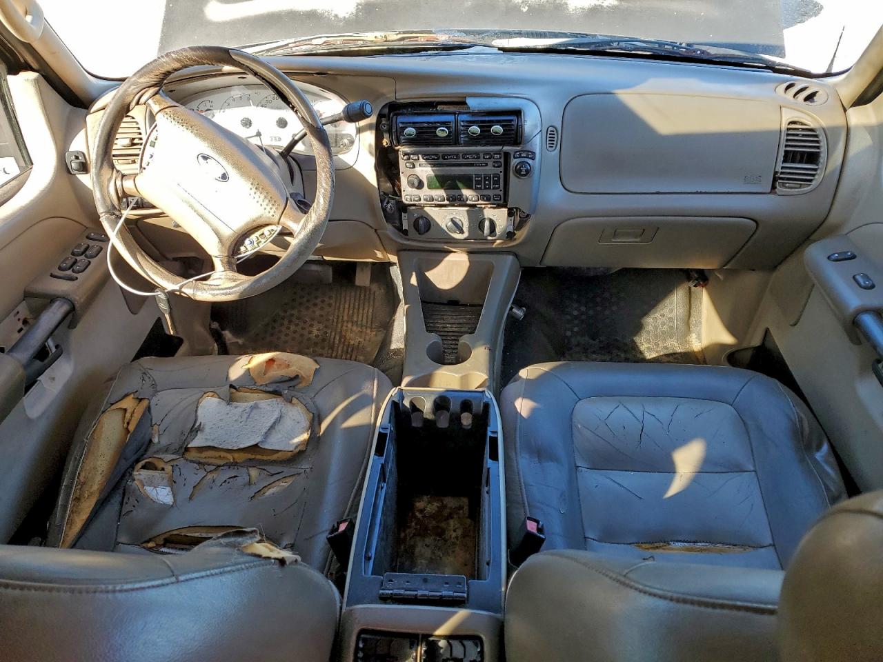 Ford Explorer Image 7