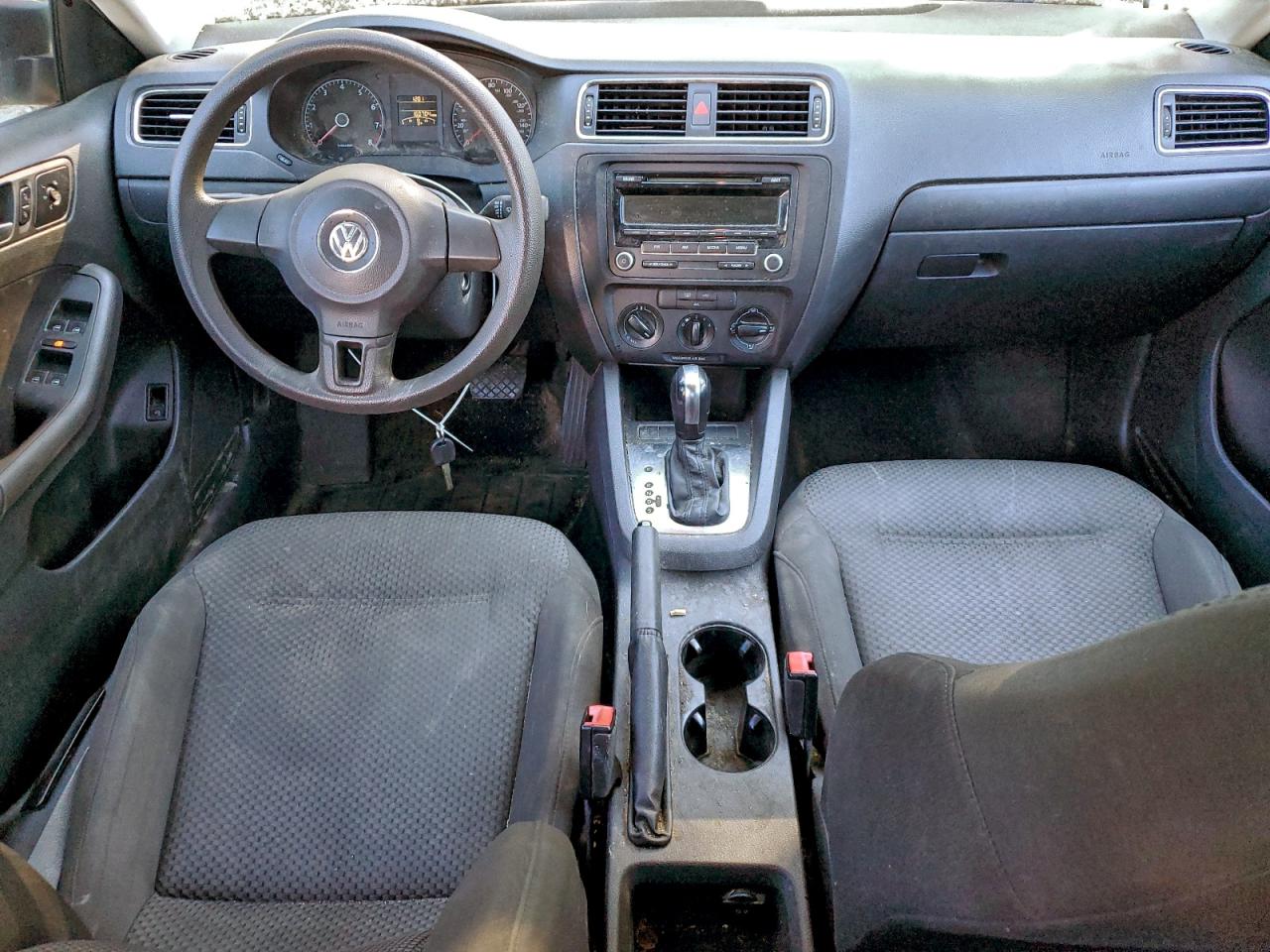 Volkswagen Jetta Base Image 10