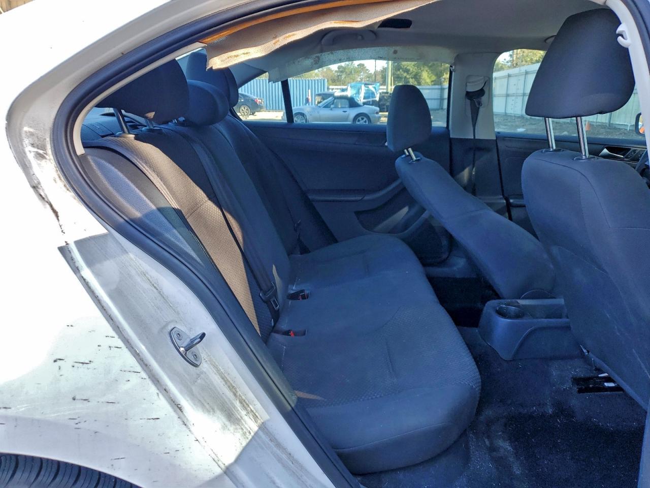 Volkswagen Jetta Base Image 9