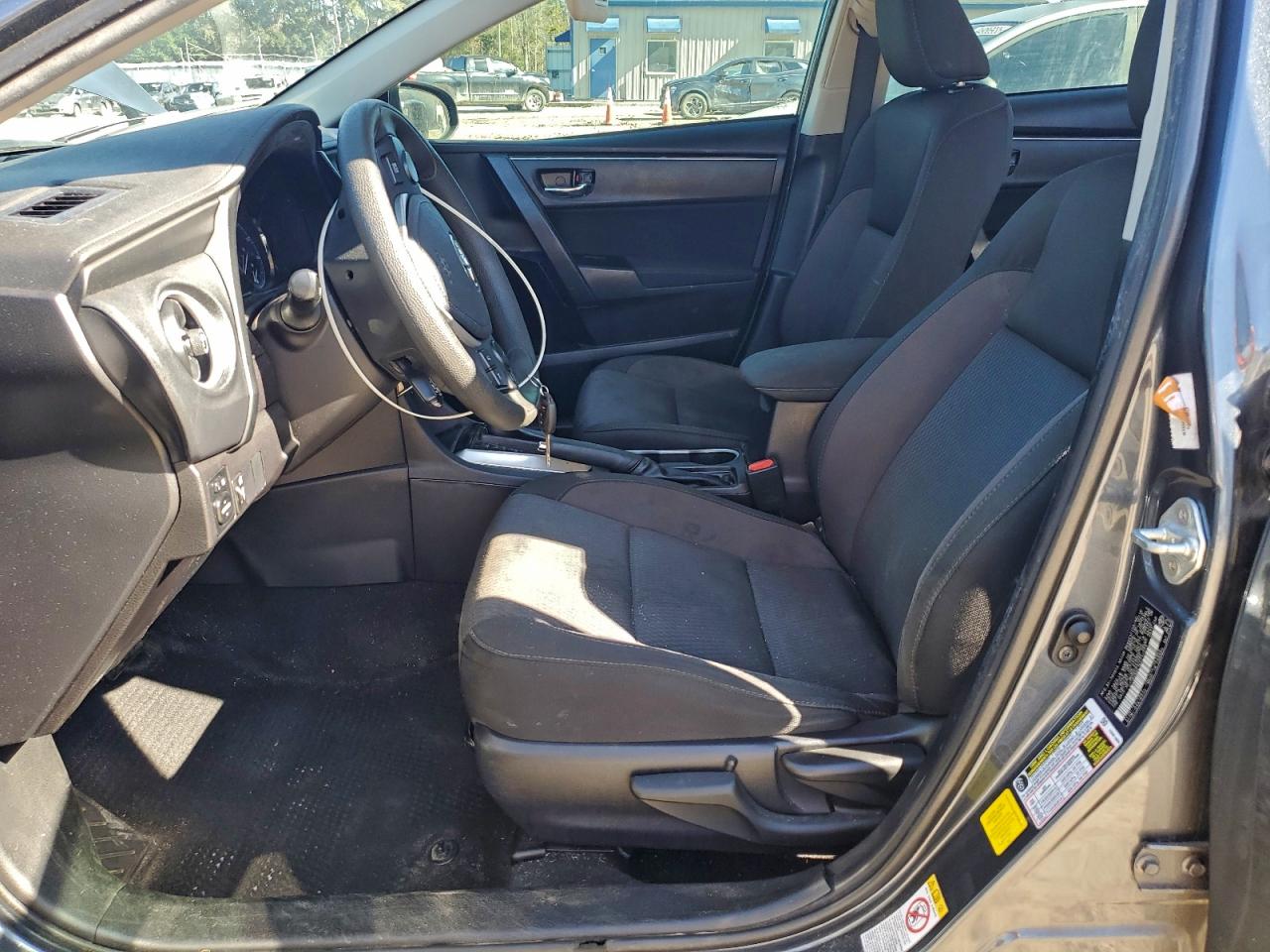 Toyota Corolla L Image 9