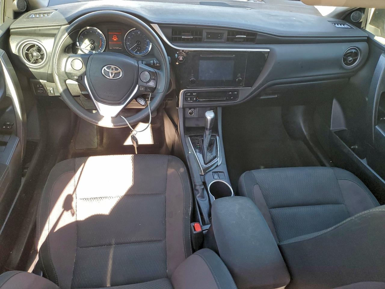 Toyota Corolla L Image 6