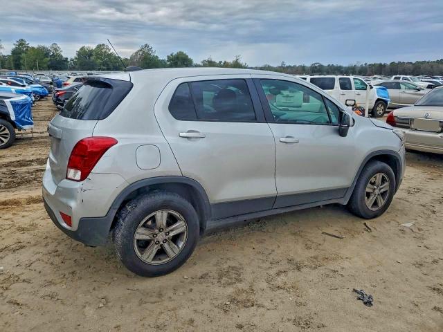 Chevrolet Trax Ls Image 13