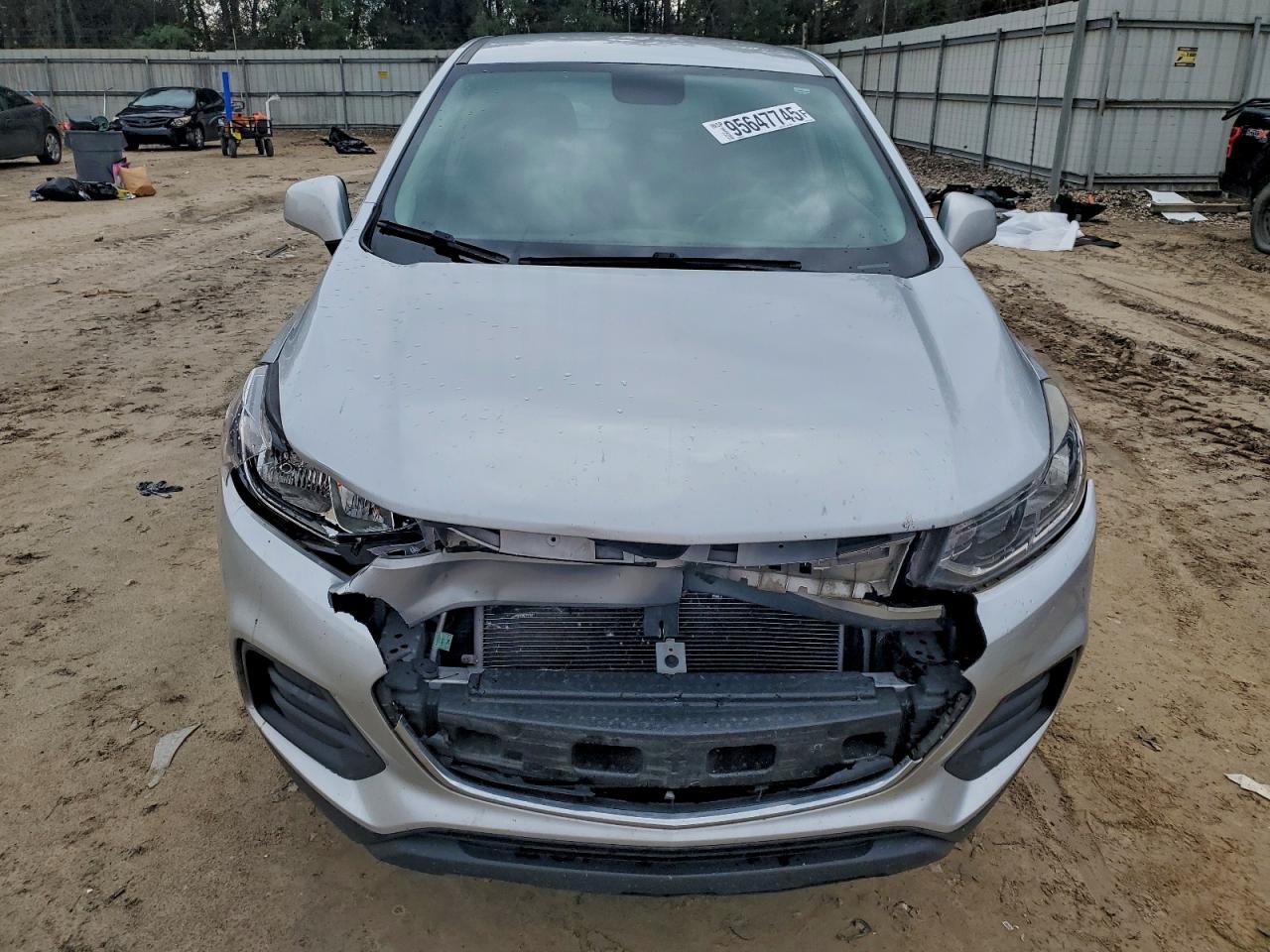 Chevrolet Trax Ls Image 3