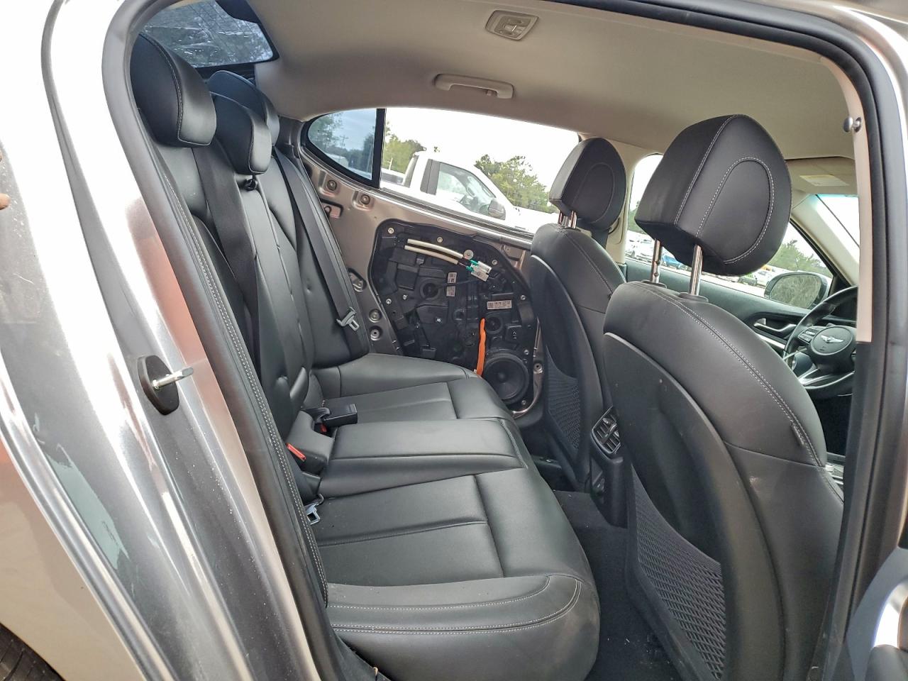 Genesis G70 Base Base Image 13