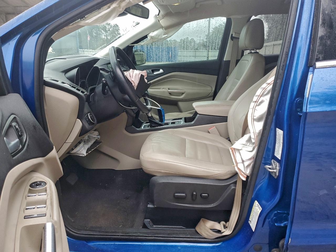 Ford Escape Titanium Image 11