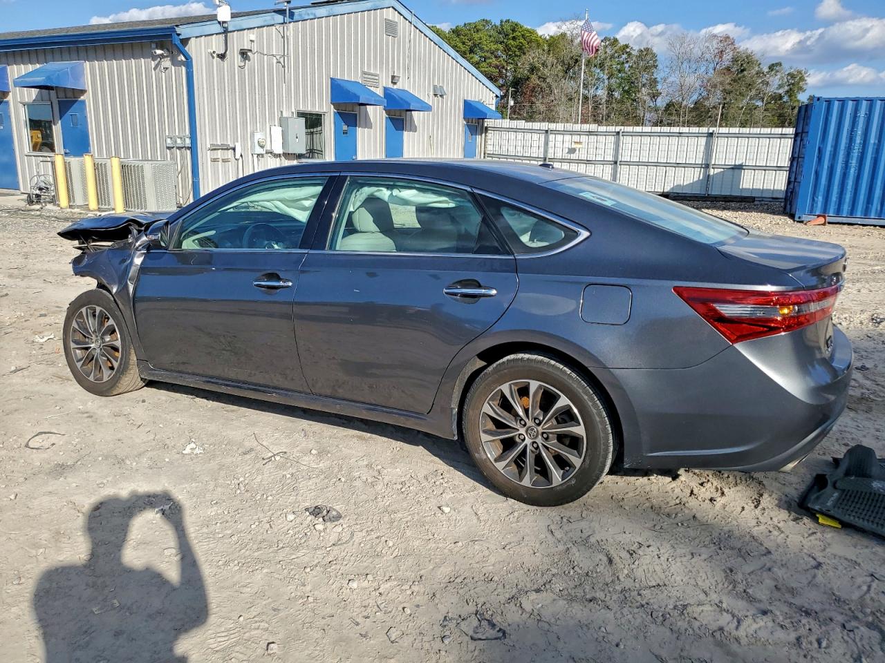 Toyota Avalon Xle Image 9