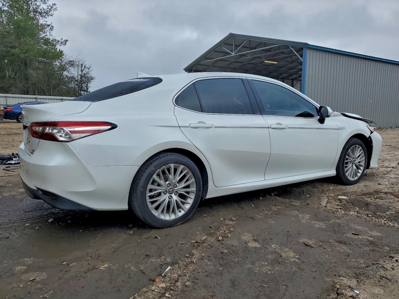 Toyota Camry Hybrid Image 7