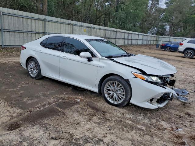 Toyota Camry Hybrid Image 2