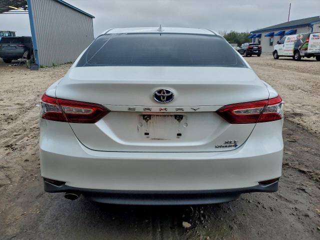 Toyota Camry Hybrid Image 3