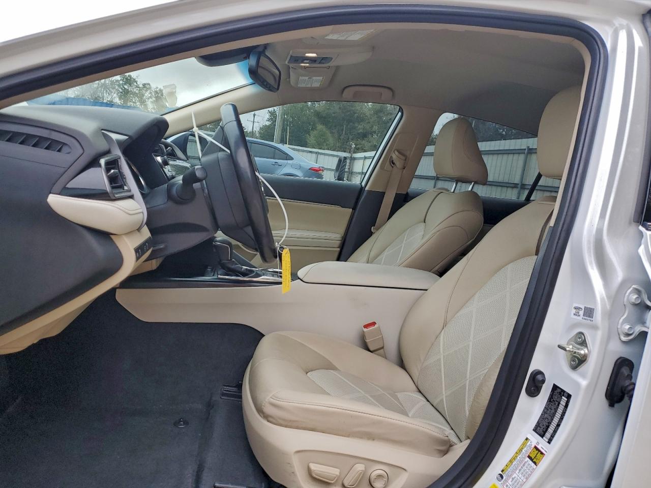 Toyota Camry Hybrid Image 9