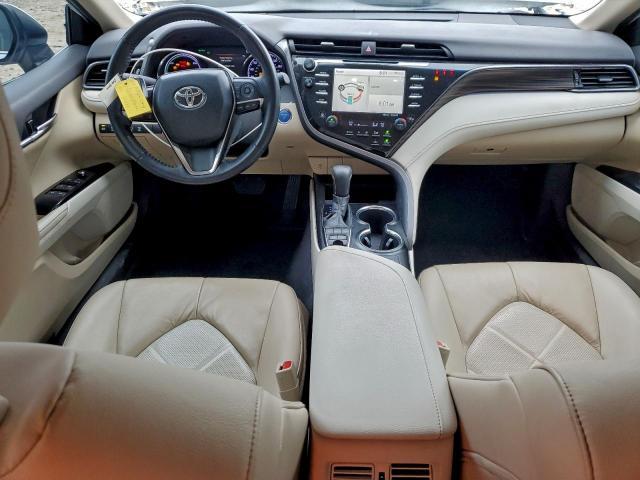 Toyota Camry Hybrid Image 5