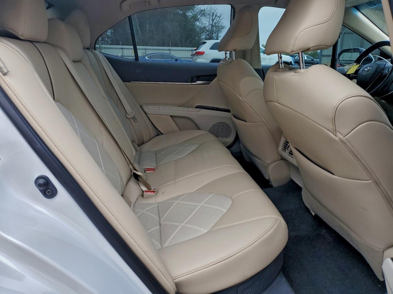 Toyota Camry Hybrid Image 11