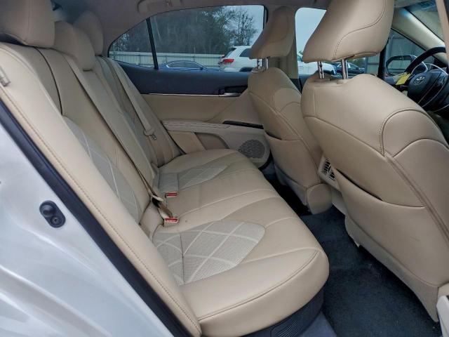 Toyota Camry Hybrid Image 11