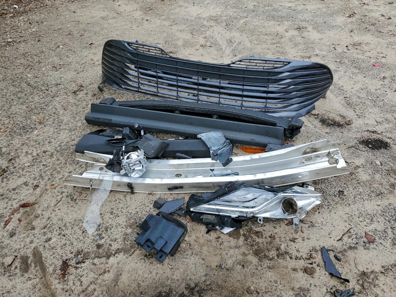 Toyota Camry Hybrid Image 8