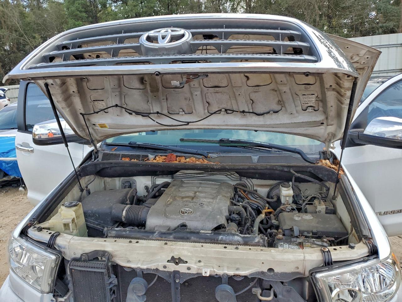 Toyota Tundra Crewmax Limited Image 8