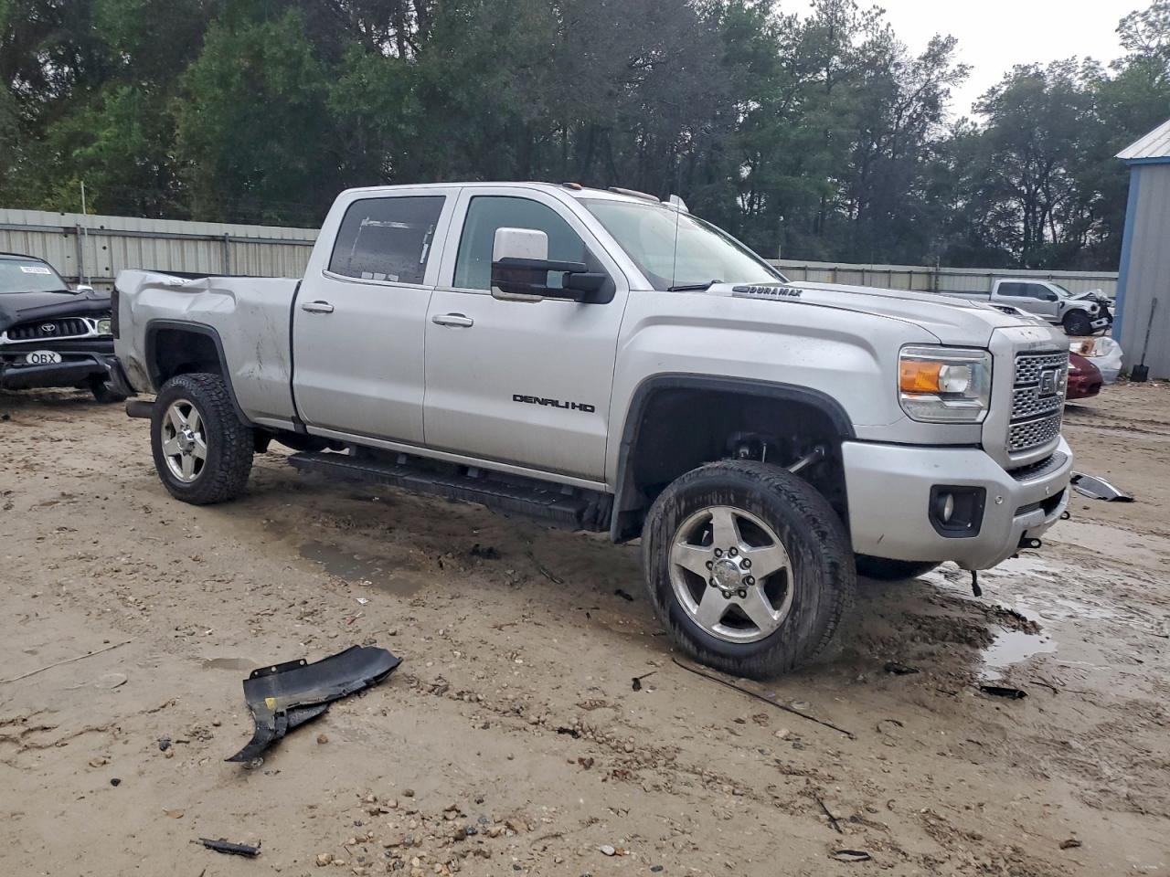 GMC Sierra K2500 Denali Image 2