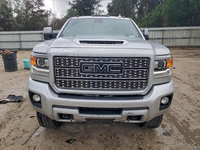 GMC Sierra K2500 Denali Image 11