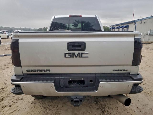 GMC Sierra K2500 Denali Image 4