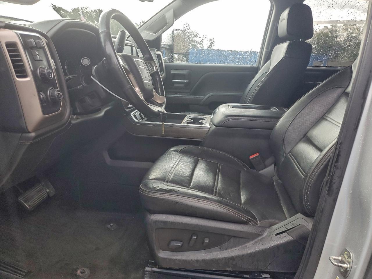 GMC Sierra K2500 Denali Image 9