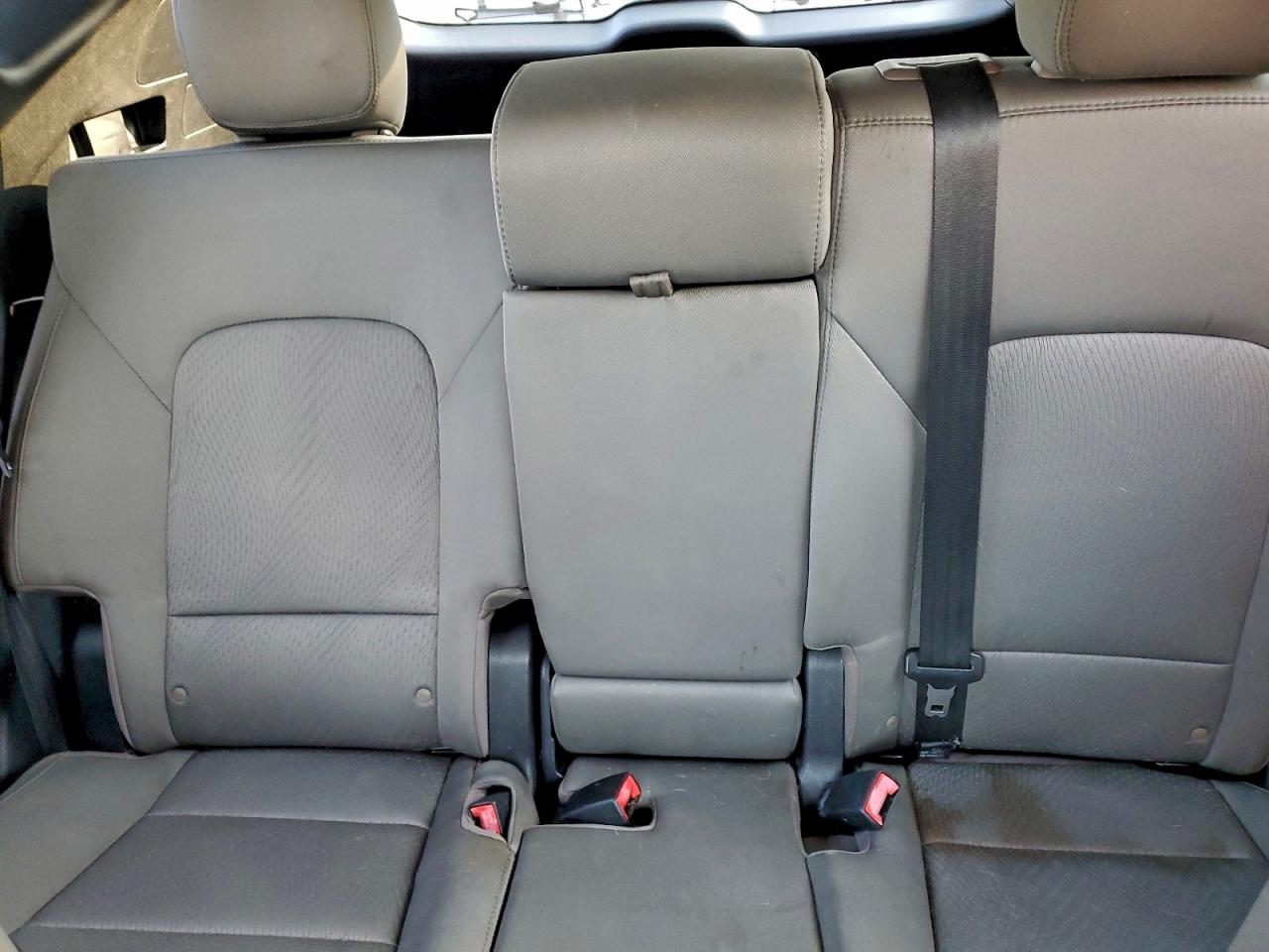 Hyundai SANTA FE Image 12