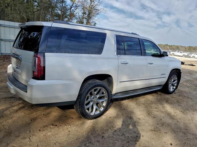 GMC Yukon Denali Image 3