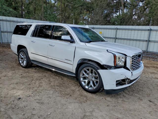 GMC Yukon Denali Image 4
