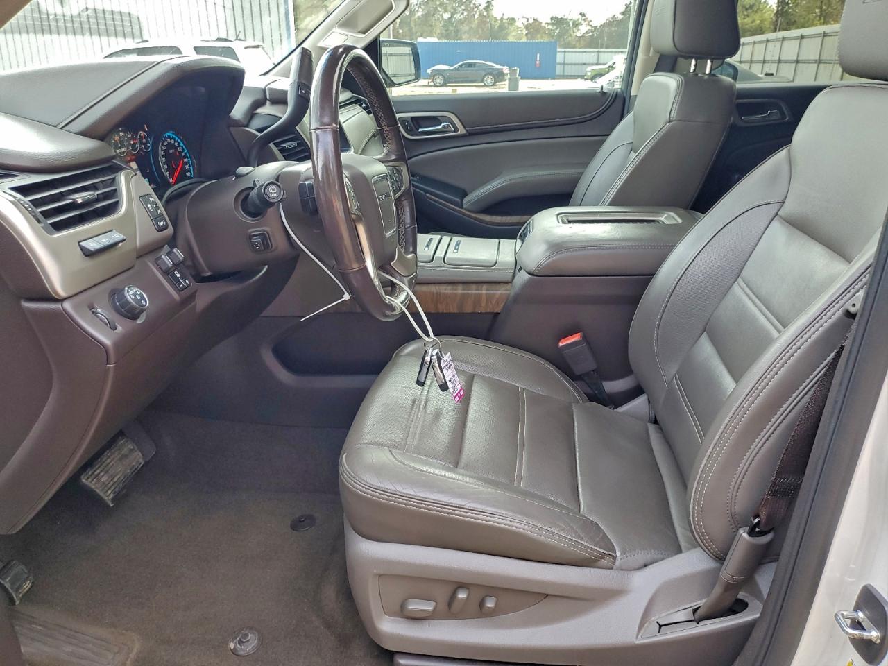 GMC Yukon Denali Image 7