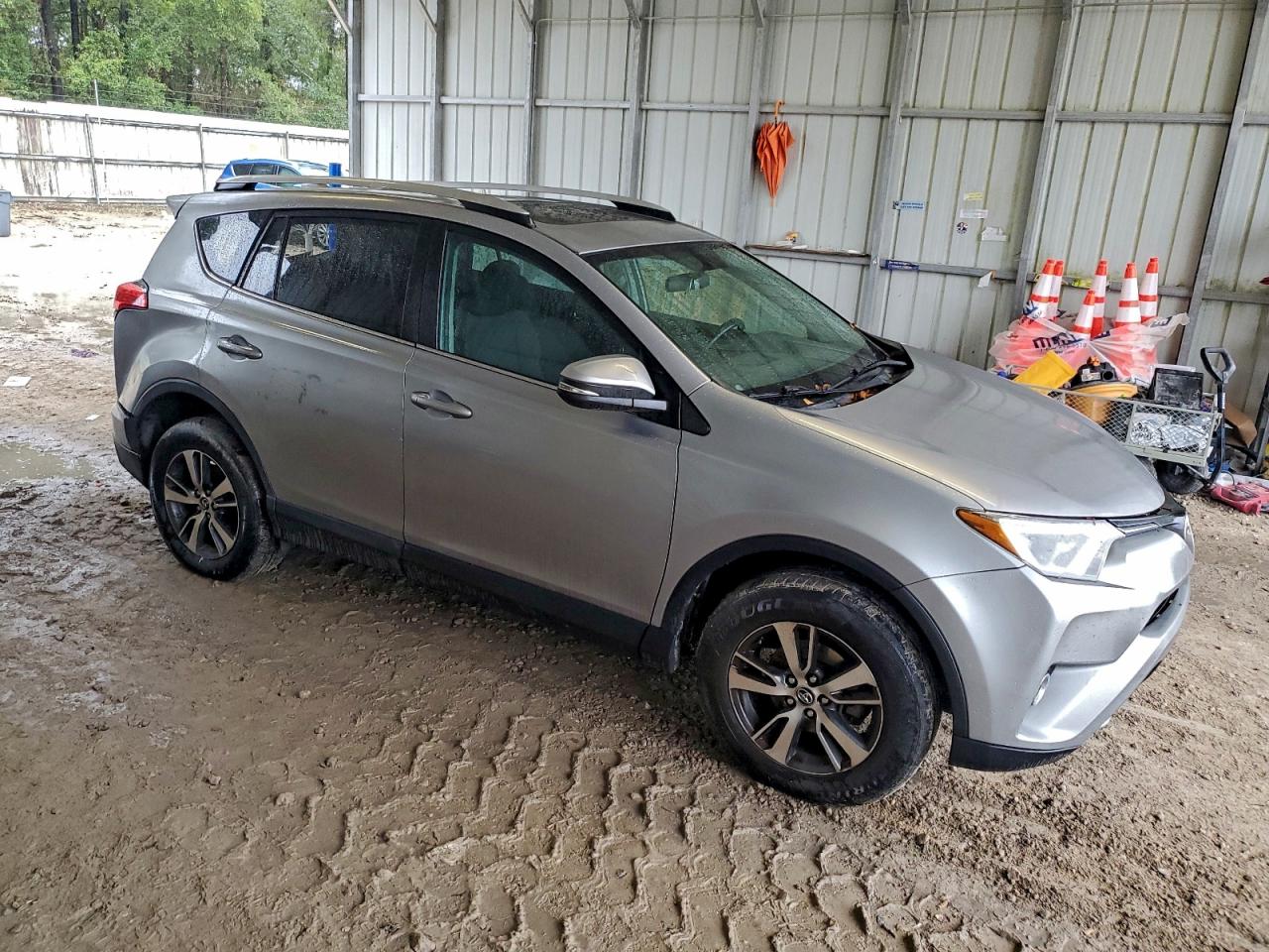 Toyota RAV4 Xle Image 3