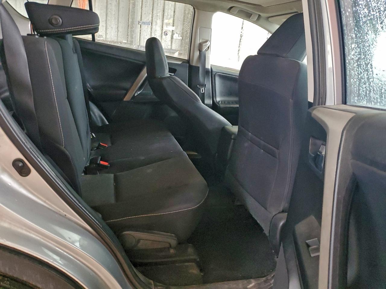 Toyota RAV4 Xle Image 11