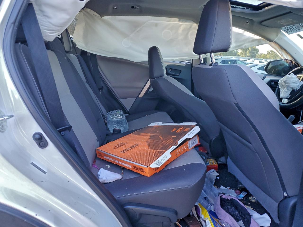 Toyota RAV4 Xle Image 5