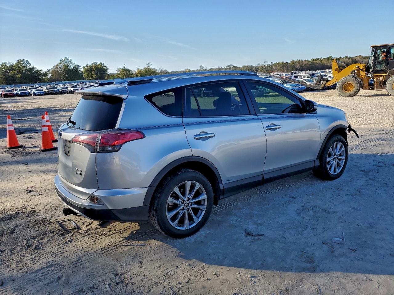 Toyota RAV4 Limited Image 3