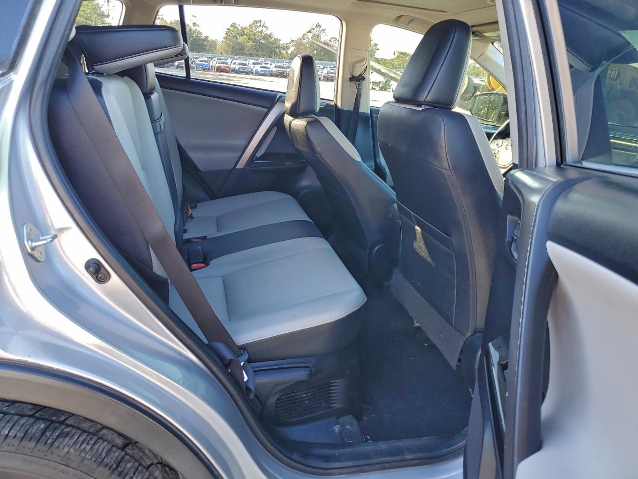 Toyota RAV4 Limited Image 12