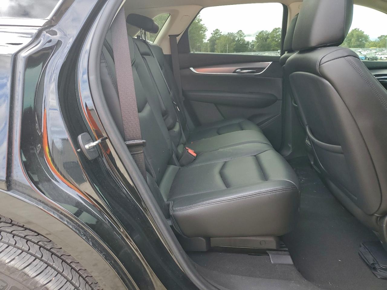 Cadillac XT5 Luxury Image 2