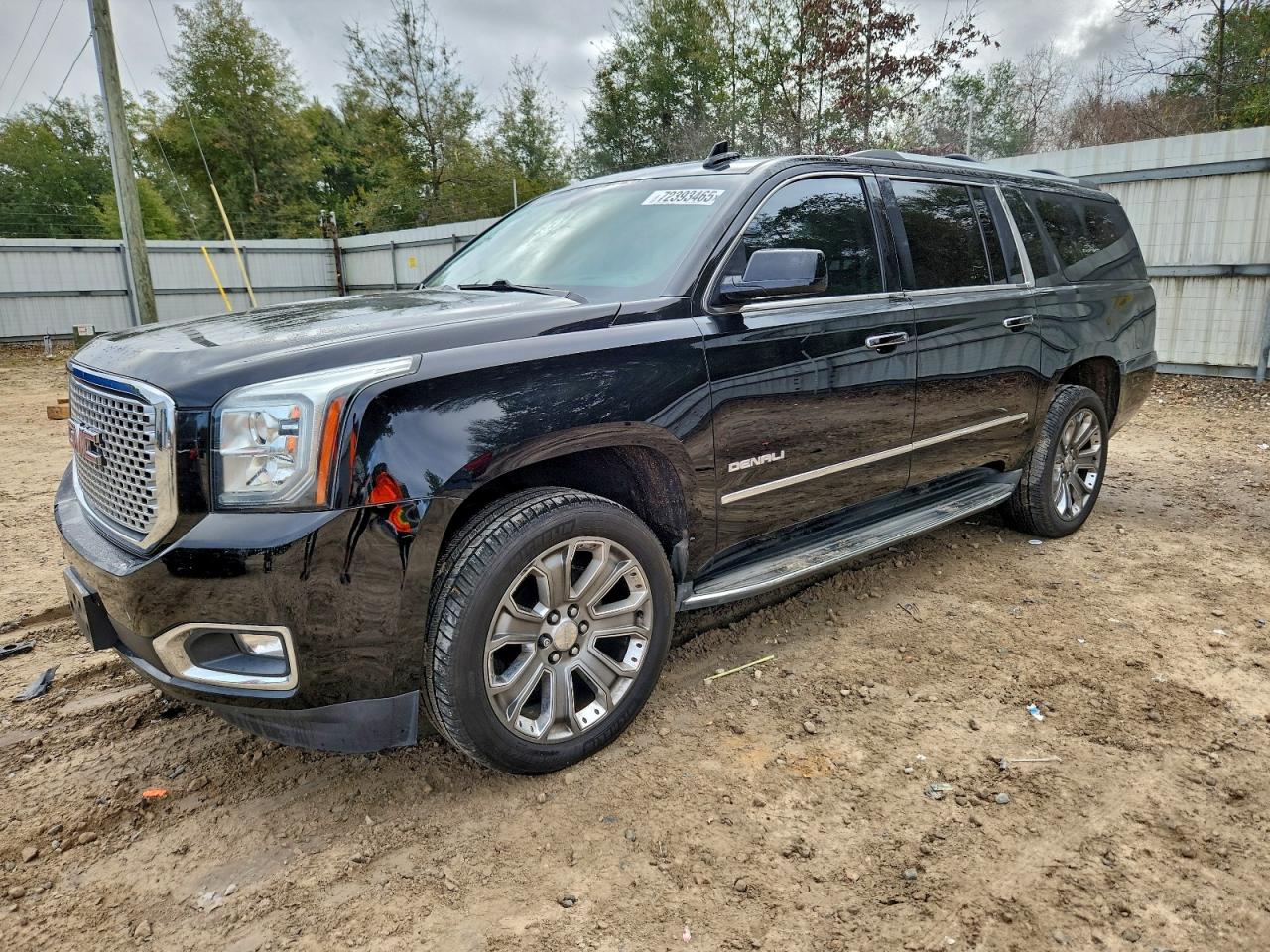 GMC Yukon Denali Image 1